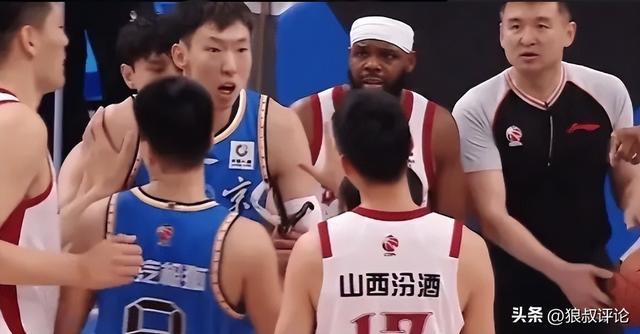 IM电竞真人游戏-北京主场不敌山西近4战3败引热议！周琦伤退转折点 翟晓川燃尽一战