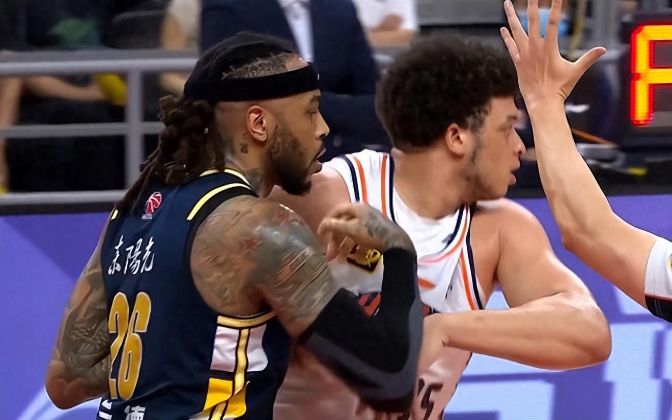 IM电竞真人游戏-突发！粤沪大战，卢伟宣布超级外援轮休，球迷：或是烟雾弹？