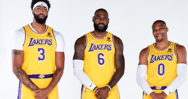 1665718491179044605.jpg 72657671-westbrook-lebron-davis.jpg